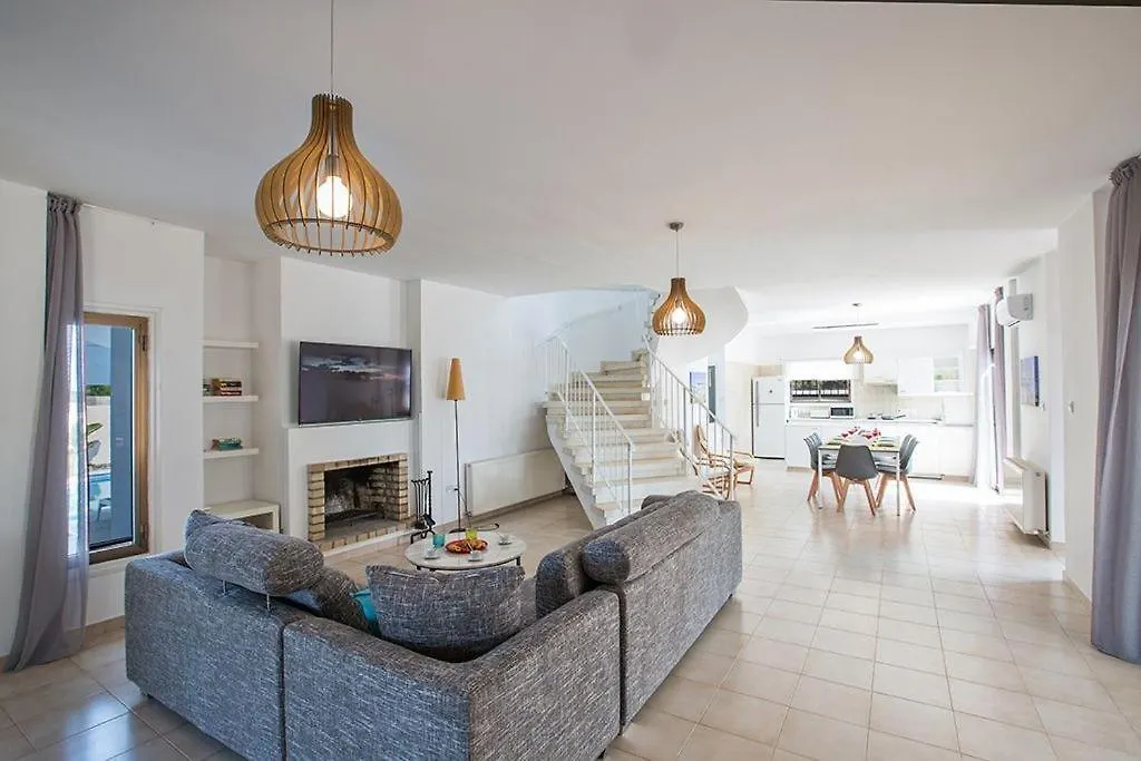 Villa Nepou - Beautiful 4 Bedroom Villa - Located In Ayia Napa Villa With Private Pool